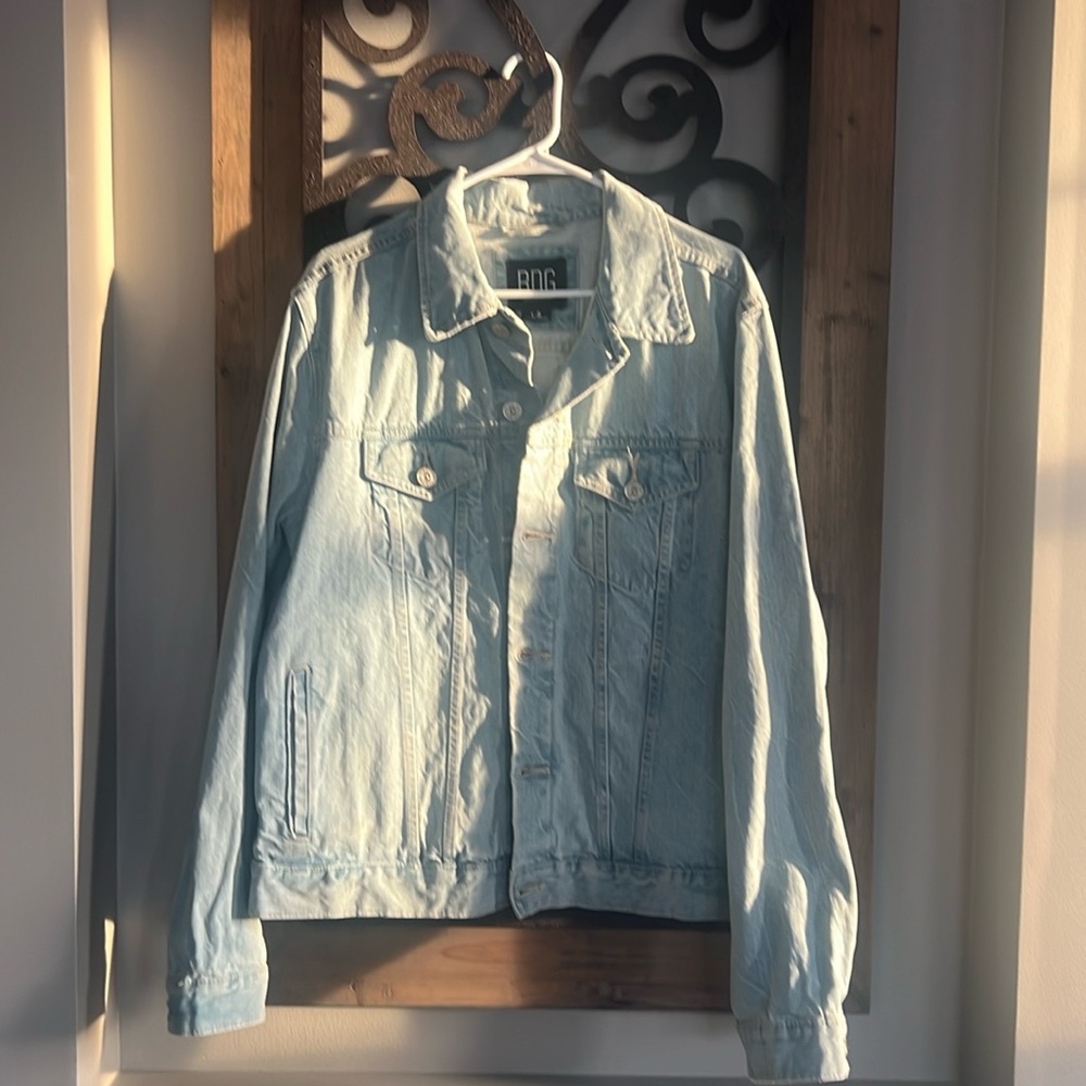 NWOT * BDG Men’s Light Denim Jacket Size Large